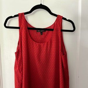 Light-weight red tank with black pattern